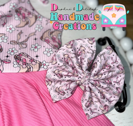 Cowgirl Boots & Bows 💖